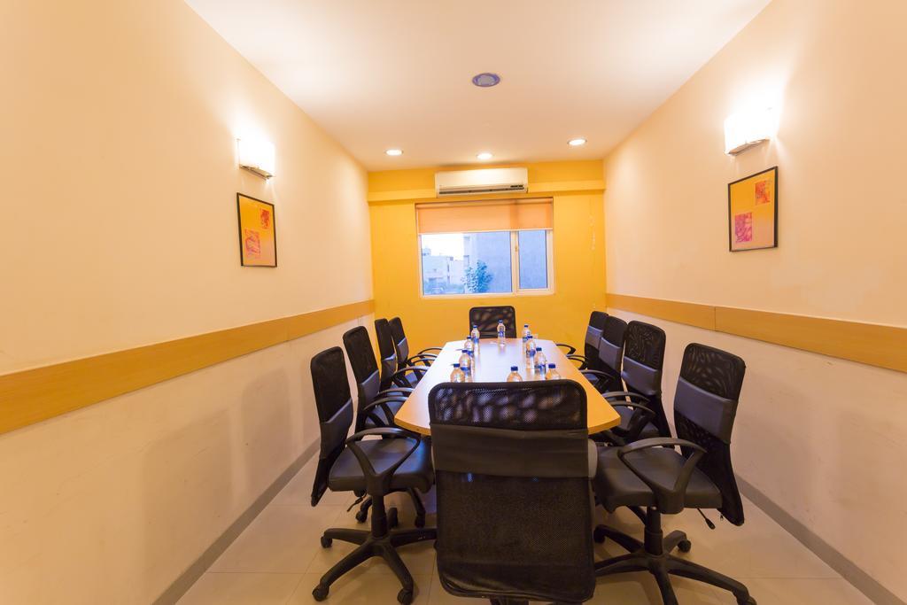 Pune - Pimpri Buitenkant foto