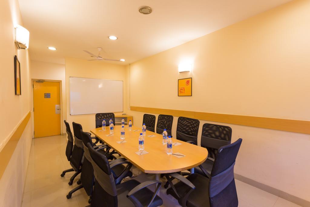 Pune - Pimpri Buitenkant foto